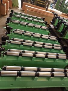 Выпрямительный станок с коробкой роликов